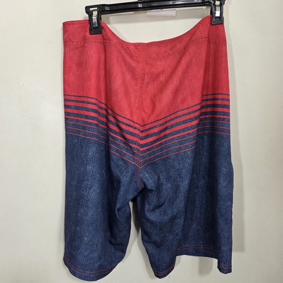 ⭐️Redsand Mens Red and Blue Casual Shorts Size L - Picture 3 of 4